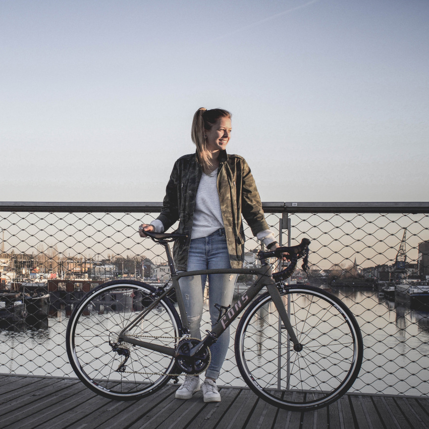 Custom dames racefiets |grijsgroen met roze detail | Fons bikes